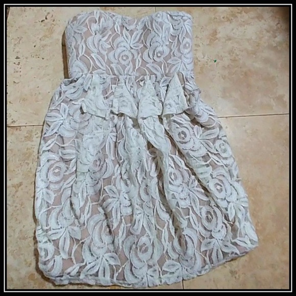Jessica Simpson Dresses & Skirts - Jessica Simpson Strapless Lace & Beige Dress